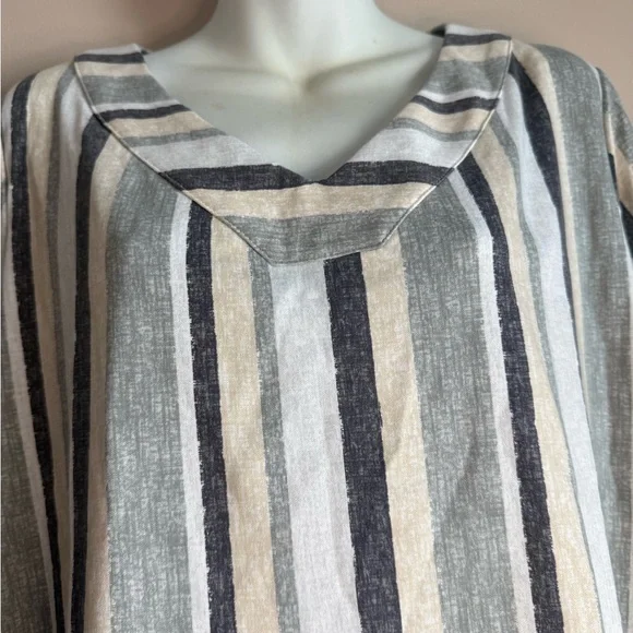 d&co. Striped V-Neck Blouse - Picture 4 of 8